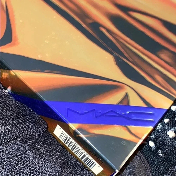 NIB Mac shiny pretty things brush set - Picture 2 of 14